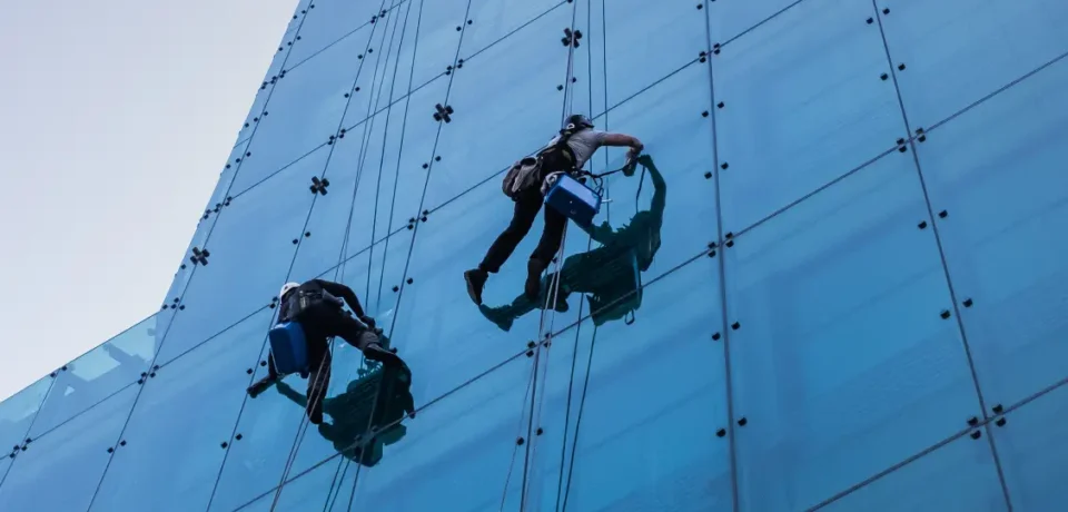 High-Rise Glass Cleaning (1) High-Rise Glass Cleaning (1)